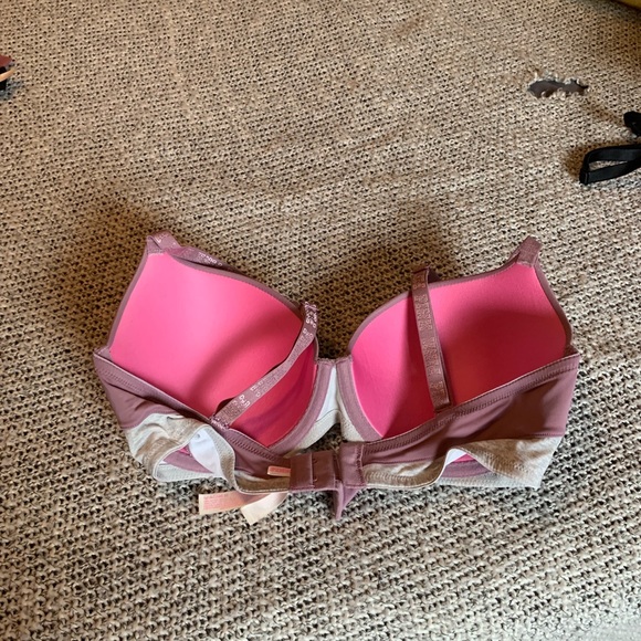 VS bra 34D barely worn - Picture 2 of 3